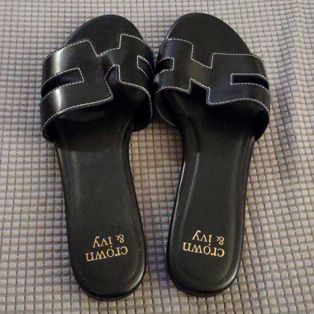 Crown & Ivy Black Women's Slide Sandals - Picture 2 of 2